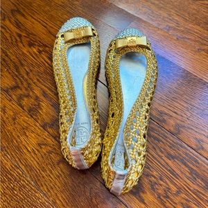 NWOT Tory Burch Carlyle flats size 8.5 in gold/silver. Never worn.